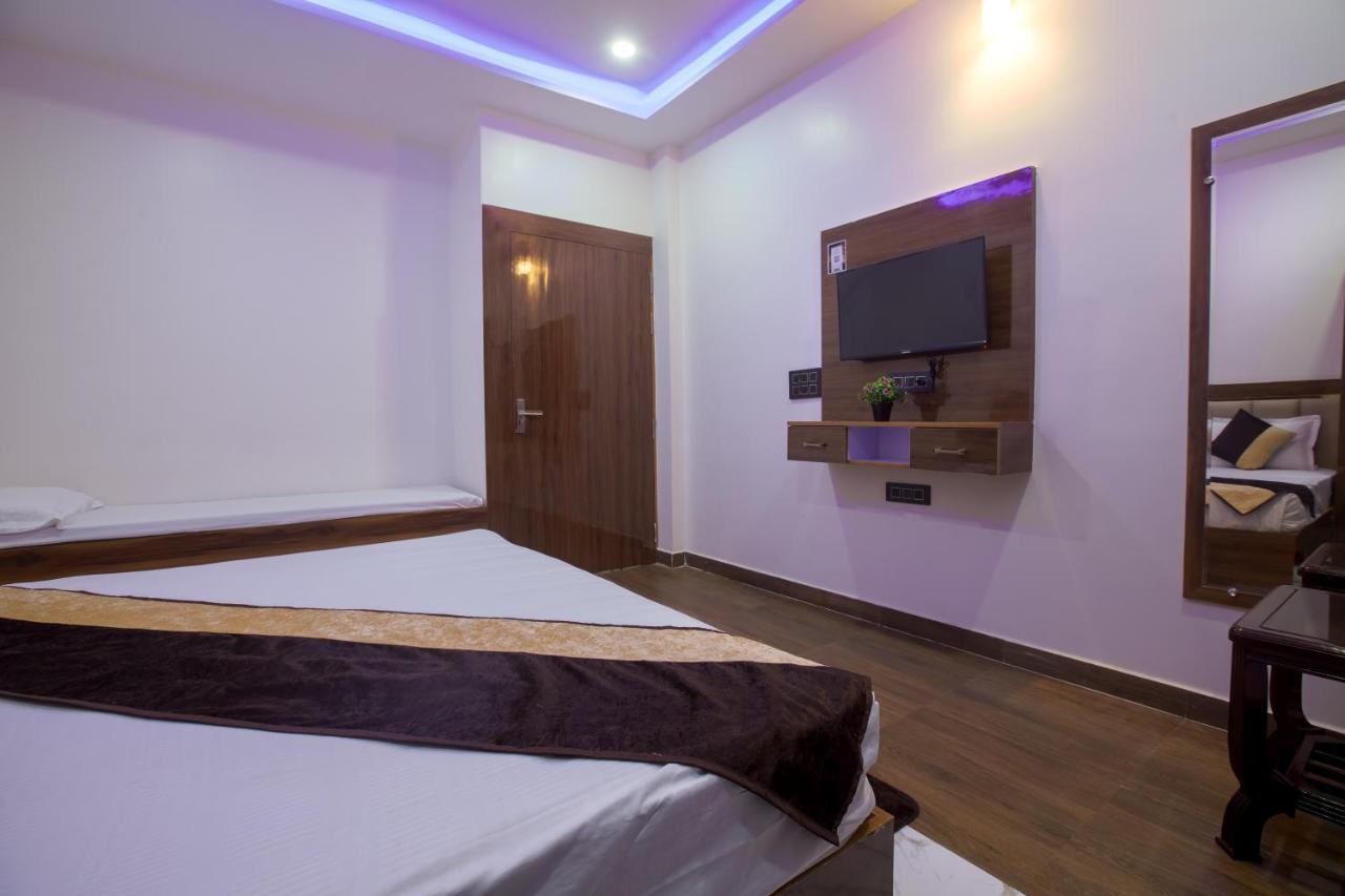 Hotel Madhav Residency Mathura Esterno foto